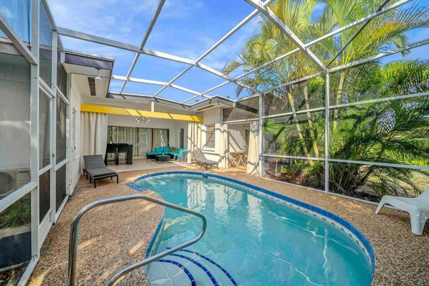 Fantastic Island House 1 Mile To The Beach With Heated Pool Sarasota Exterior foto